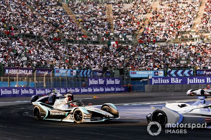 Felipe Massa, Venturi Formula E, Venturi VFE05 leadsMitch Evans, Panasonic Jaguar Racing, Jaguar I-Type 3, Sam Bird, Envision Virgin Racing, Audi e-tron FE05 
