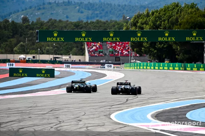 Sebastian Vettel, Aston Martin AMR21, Lewis Hamilton, Mercedes W12