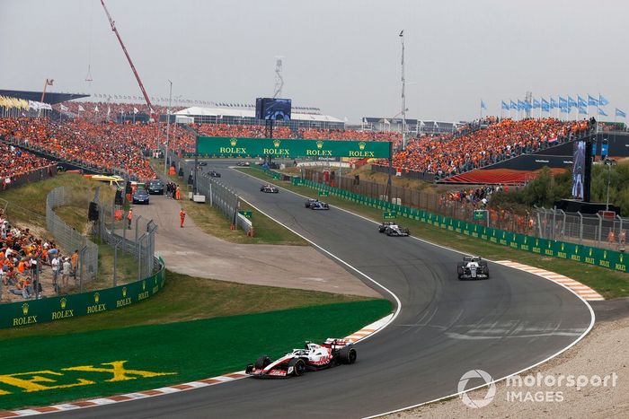 Mick Schumacher, Haas VF-22, Yuki Tsunoda, AlphaTauri AT03, Pierre Gasly, AlphaTauri AT03