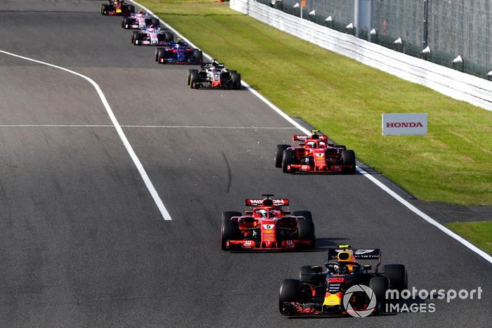 Max Verstappen, Red Bull Racing RB14 y Sebastian Vettel, Ferrari SF71H