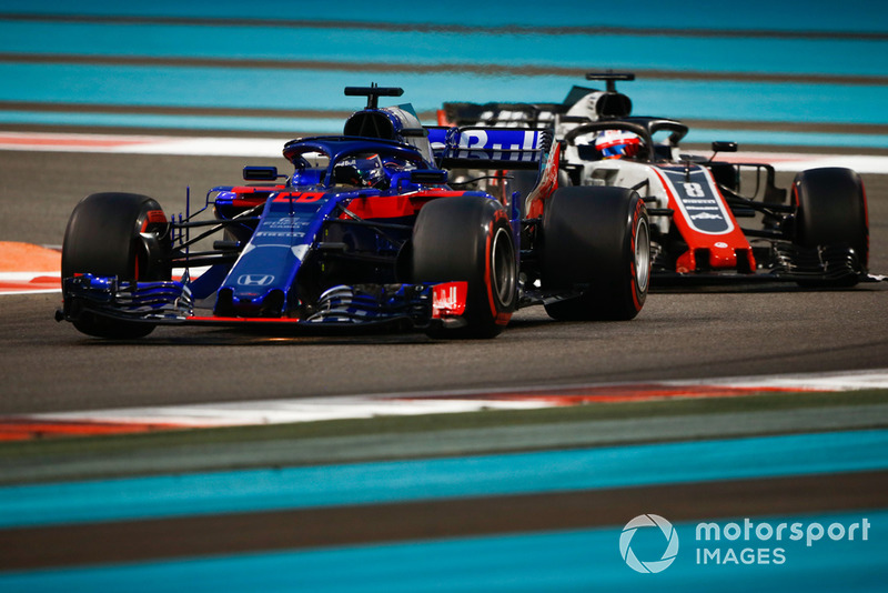 Brendon Hartley, Toro Rosso STR13, Romain Grosjean, Haas F1 Team VF-18