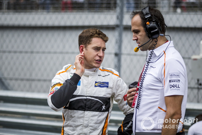 Stoffel Vandoorne, McLaren on the grid