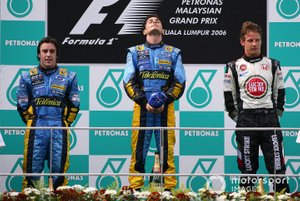 Podio: ganador de la carrera Giancarlo Fisichella, Renault F1 Team, segundo lugar Fernando Alonso, Renault F1 Team, tercer lugar Jenson Button, Honda Racing