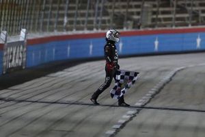 Race Winner Kyle Busch, Kyle Busch Motorsports, Toyota Tundra