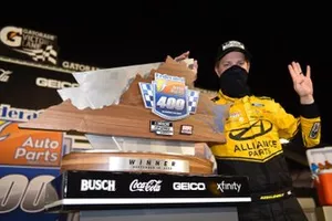Race winner Brad Keselowski, Team Penske, Ford Mustang