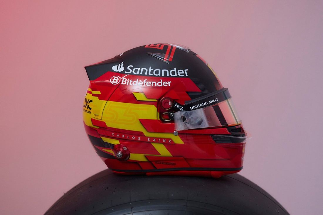 Casco de Carlos Sainz, Ferrari