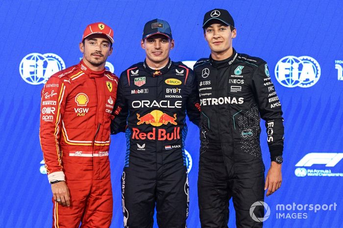 Pole man Max Verstappen, Red Bull Racing, segundo lugar Charles Leclerc, Scuderia Ferrari, tercer lugar George Russell, Mercedes-AMG F1 Team.