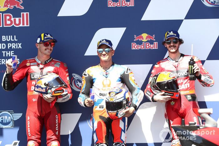 Top 3 calificados  Segundo puesto Jack Miller, Equipo Ducati, ganador de la pole Jorge Martín, Pramac Racing, tercer puesto Francesco, Francesco Bagnaia, Equipo Ducati 