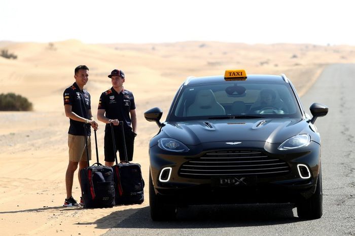 Max Verstappen, Alexander Albon, Red Bull Racing, Red Bull Desert Racing en Skydive Dubai