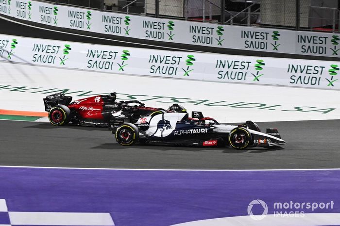 Yuki Tsunoda, AlphaTauri AT04, Valtteri Bottas, Alfa Romeo C43, Alex Albon, Williams FW45