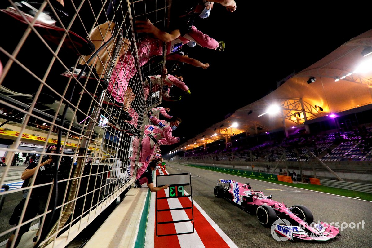 Sergio Perez, Racing Point RP20, melintasi garis finis di GP Sakhir