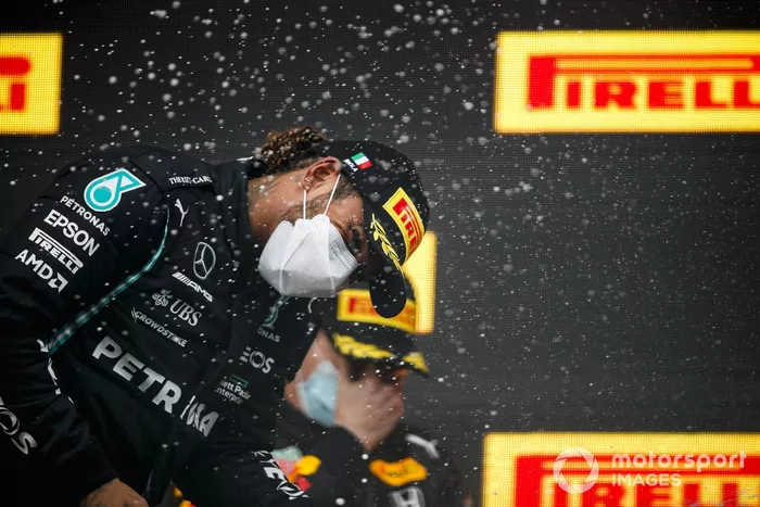 Podio: segundo lugar Lewis Hamilton, Mercedes