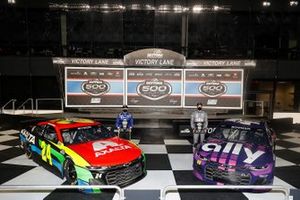 Pole Award winner Alex Bowman, Hendrick Motorsports, Chevrolet Camaro Ally and William Byron, Hendrick Motorsports, Chevrolet Camaro Axalta