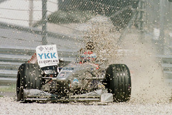 Esteban Tuero, Minardi M198 Ford dans les graviers du premier virage