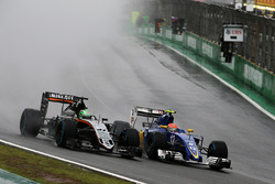 (L to R): Nico Hulkenberg, Sahara Force India F1 VJM09 and Felipe Nasr, Sauber C35 battle for positi