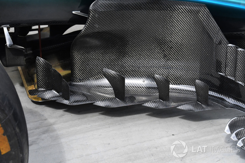 Mercedes-Benz F1 W08 Hybrid bargeboard detail