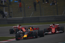 Даниэль Риккардо, Red Bull Racing RB13, Кими Райкконен, Ferrari SF70H, Себастьян Феттель, Ferrari SF