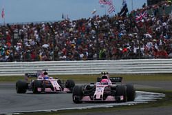 Esteban Ocon, Sahara Force India F1 VJM10, Sergio Perez, Sahara Force India F1 VJM10