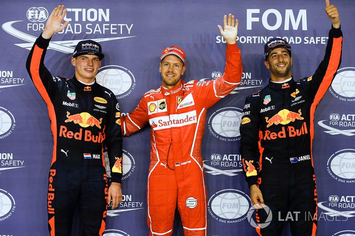 Ganador de la pole Sebastian Vettel, Ferrari, segundo Max Verstappen, Red Bull Racing y tercero Daniel Ricciardo, Red Bull Racing
