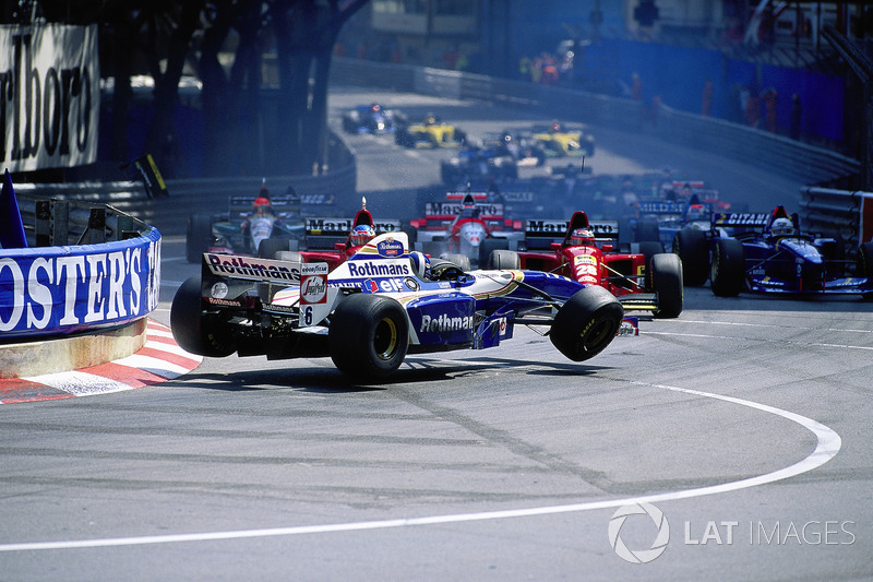 Crash at the start for the Monaco Grand Prix, 1995: David Coulthard, Williams-Renault, got squeezed between both Ferraris of Gerhard Berger and Jean Alesi