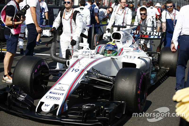 Felipe Massa, Williams FW40, arrives on the grid