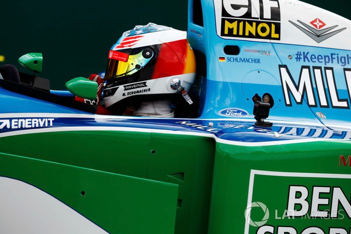 Mick Schumacher pilotou a Benetton B194 do pai na Bélgica em 2017