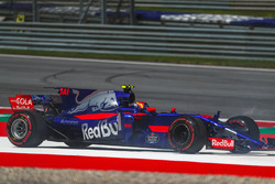 Carlos Sainz Jr., Scuderia Toro Rosso STR12 runs wide