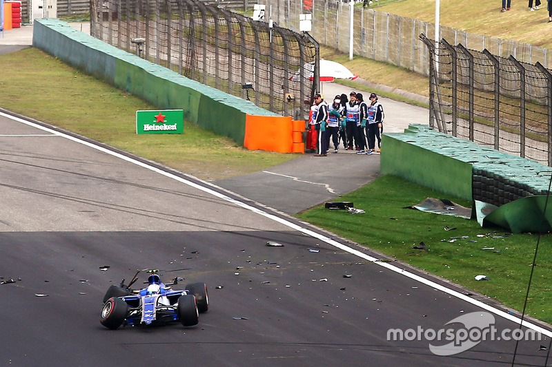 Crash: Antonio Giovinazzi, Sauber C36