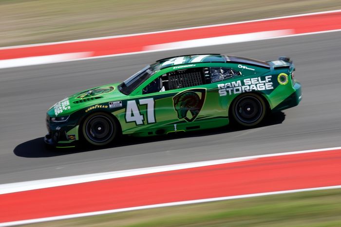 Tyler Reddick channels Michael Jordan with first three-peat 126 Ricky Stenhouse Jr., HYAK Motorsports