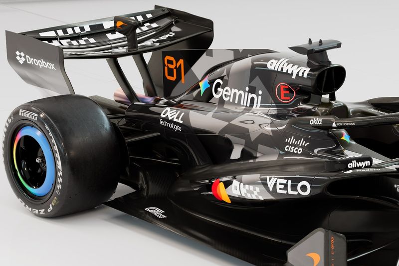 McLaren MCL40 Livrée pour les essais à Barcelone 