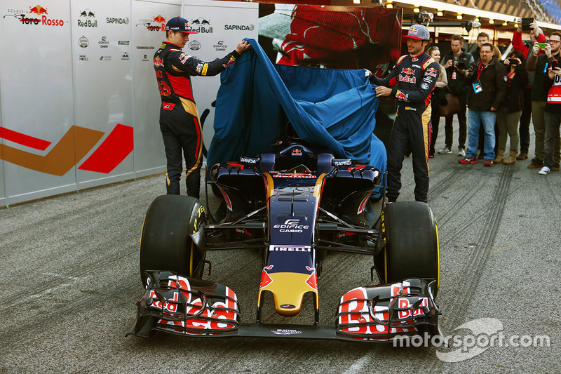 Max Verstappen, Scuderia Toro Rosso y Carlos Sainz Jr., Scuderia Toro Rosso develan el Scuderia Toro Rosso STR11