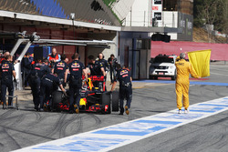 Даниил Квят, Red Bull Racing RB12 остановился на пит-лейне