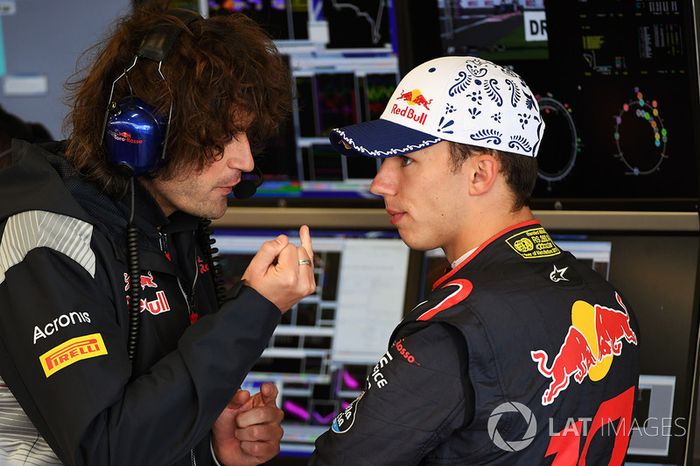 Pierre Gasly, Scuderia Toro Rosso and Marco Matassa, Scuderia Toro Rosso Race Engineer