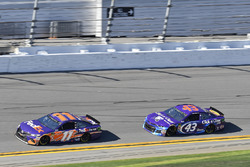 Denny Hamlin, Joe Gibbs Racing Toyota, Darrell Wallace Jr., Richard Petty Motorsports Ford Fusion