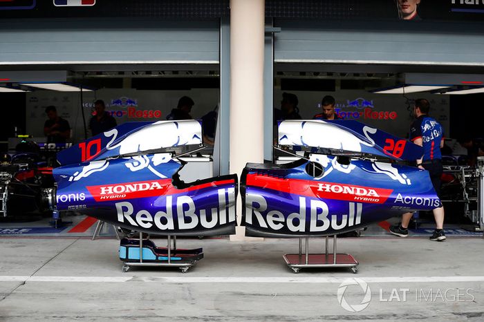 Cubiertas de motor de Pierre Gasly, Toro Rosso y Brendon Hartley, Toro Rosso STR13 Honda