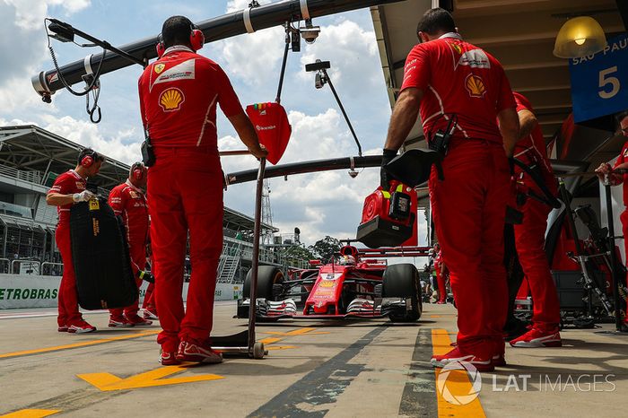 Sebastian Vettel, Ferrari SF70H pitstop