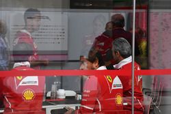 Sebastian Vettel, Ferrari y Maurizio Arrivabene, director de Ferrari Team