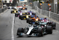 Valtteri Bottas, Mercedes AMG F1 W09, leads Esteban Ocon, Force India VJM11