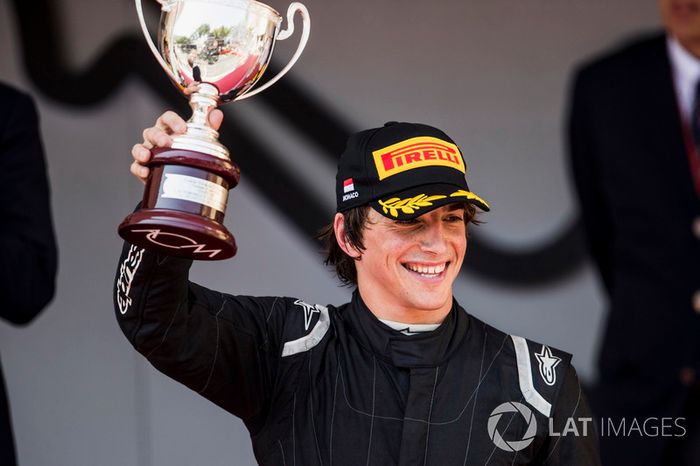 Podio: tercer lugar Roberto Merhi, MP Motorsport