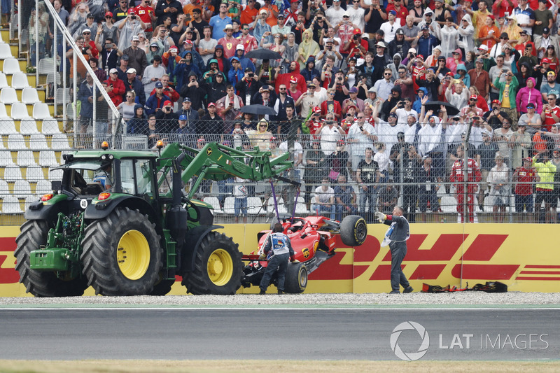 Sebastian Vettel; Ferrari SF71H choca cuando lideraba