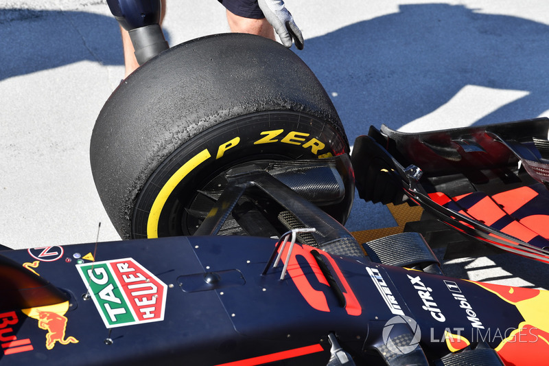 Передня шина Red Bull Racing RB14