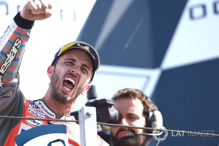 Podio: ganador de la carrera Andrea Dovizioso, Ducati Team