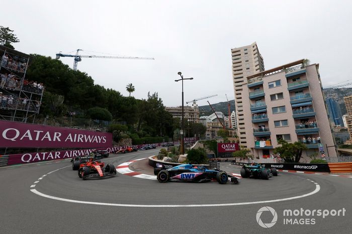 Fernando Alonso, Aston Martin AMR23, Esteban Ocon, Alpine A523, Carlos Sainz, Ferrari SF-23