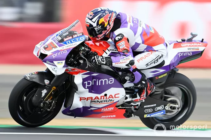 La Ducati GP2022 de Johann Zarco sin las nuevas alas en el colín