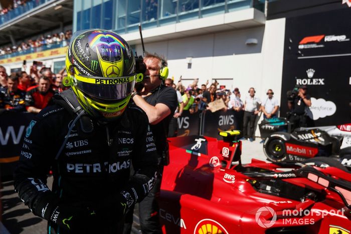 Lewis Hamilton, Mercedes-AMG, 3ª posición, en Parc Ferme