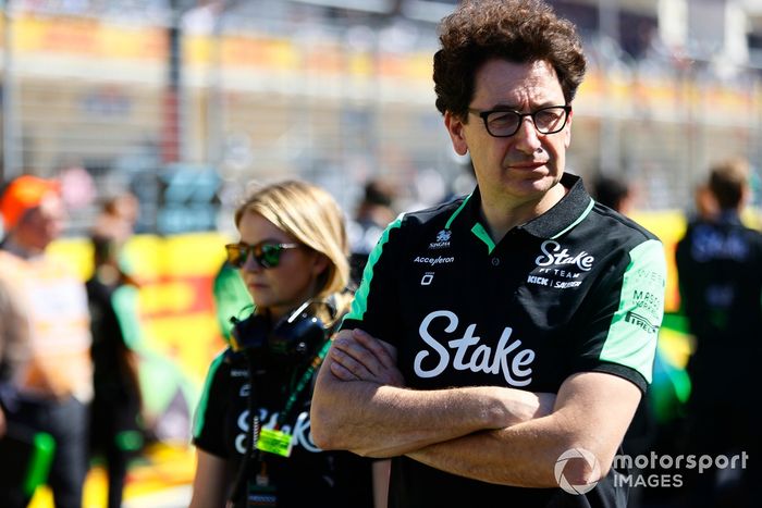 Mattia Binotto, CEO y CTO, Stake F1 Team KICK Sauber, en la parrilla de salida 
