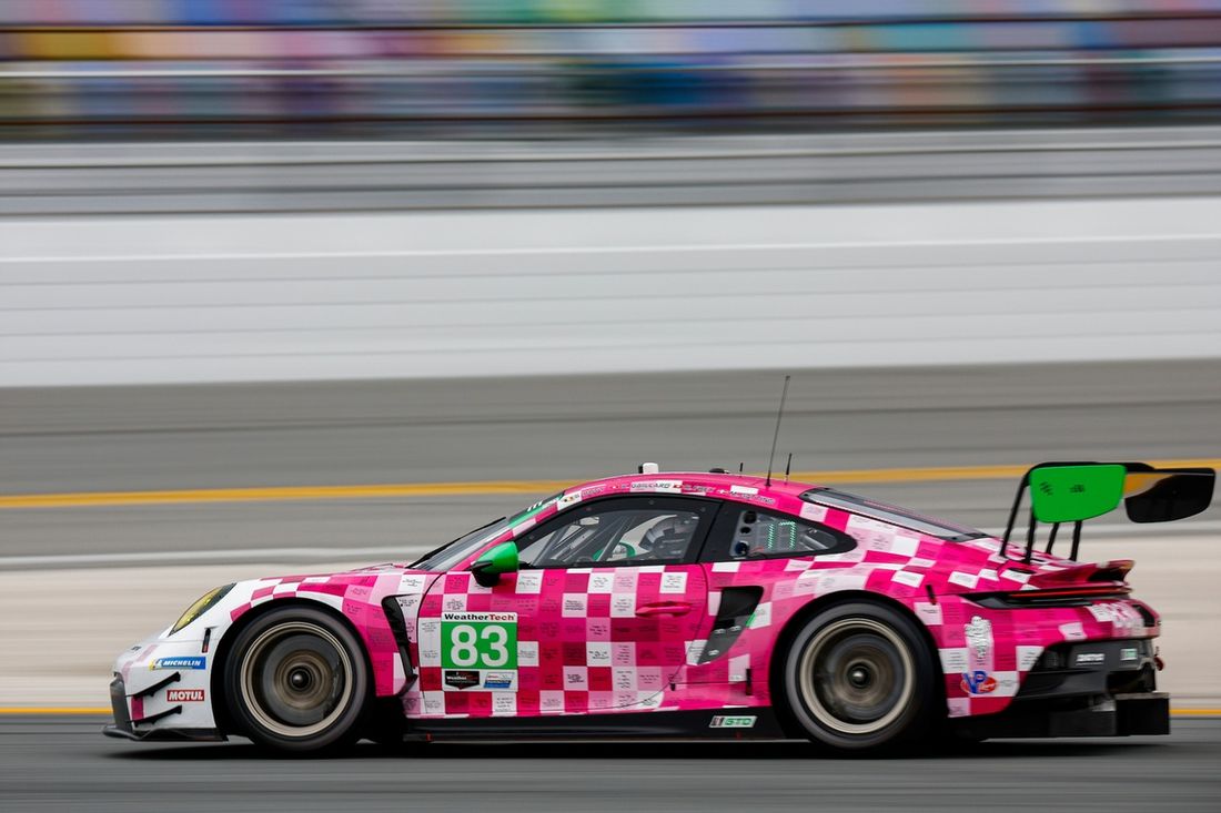#83 Iron Dames Porsche 911 GT3 R (992): Sarah Bovy, Rahel Frey, Michelle Gatting, Karen Gaillard