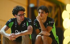 Gabriel Bortoleto, Sauber, Mattia Binotto, Sauber
