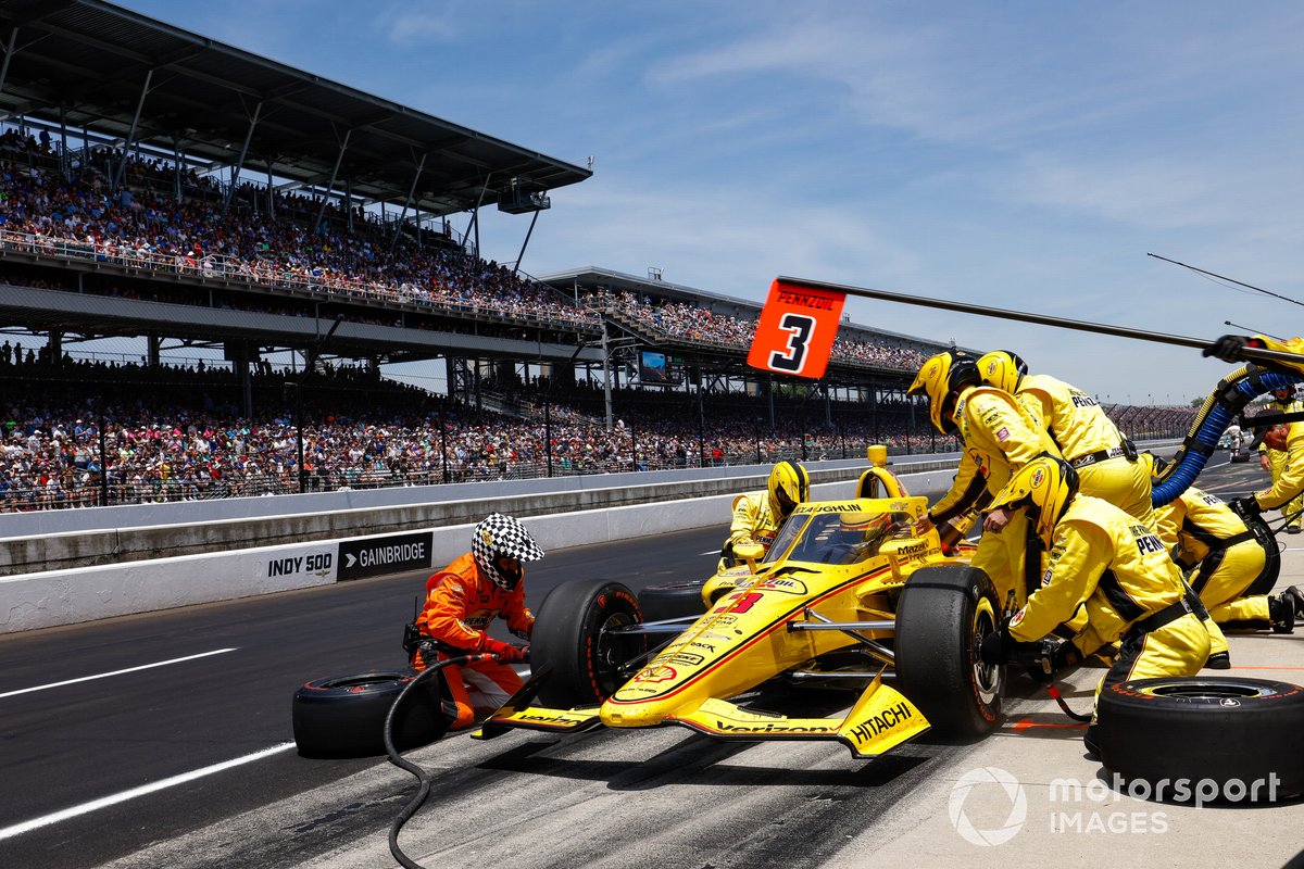 Scott McLaughlin, Team Penske Chevrolet Pit stop