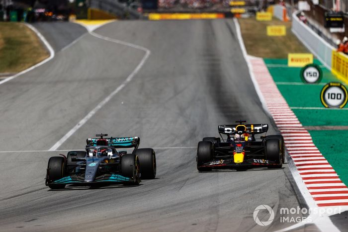 George Russell, Mercedes W13, Max Verstappen, Red Bull Racing RB18 